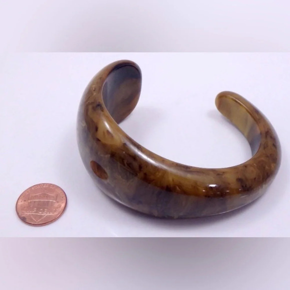 Vintage Jewelry - Vintage 1940s Bakelite Caramel Chocolate Marbled Cuff